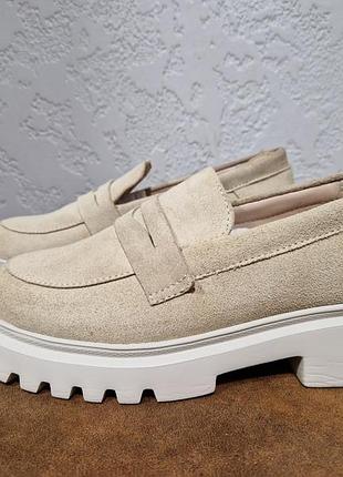 Лоферы женские бежевые замшевые