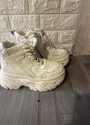 Зимові кросівки 37 молочні