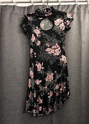 Платье черное в цветок