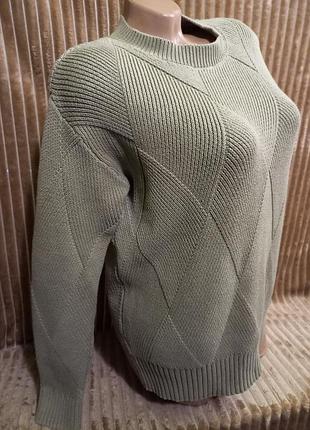 Оливкового цвета свитер ромбиками.коттон.размер. xs/s/м.