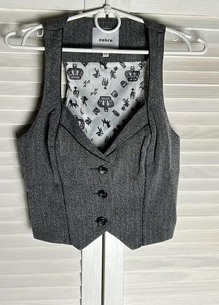 Жіноча сіра жилетка від бренду zebra.