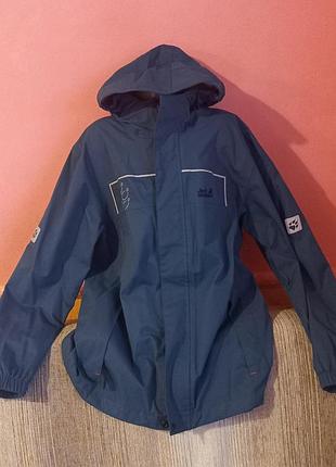 Куртка jack wolfskin с капюшоном 152 см