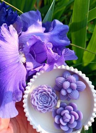 Свічка з квіткою