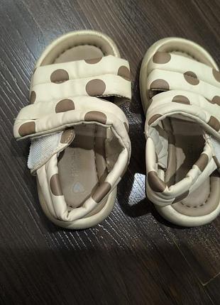 Детские босоножки размера 24