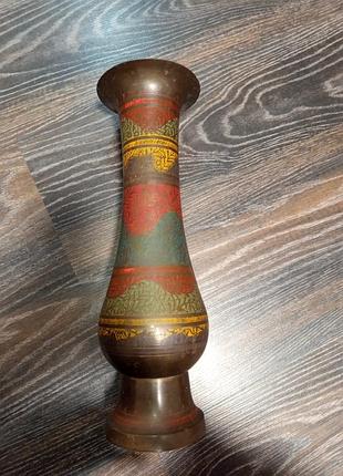 Металева ваза