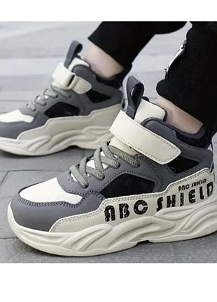 Демисезонные высокие кроссовки