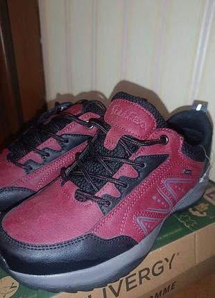 Жіночі кросівки