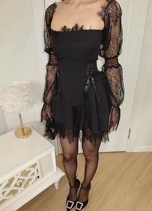 Вечірня сукня з гіпюру