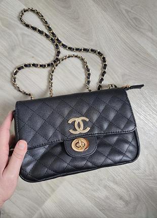 Чорна стьобана сумка