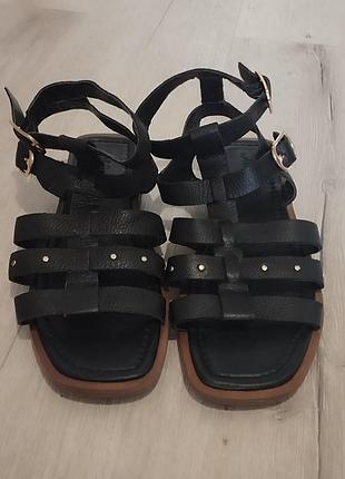 Жіночі шкіряні босоніжки