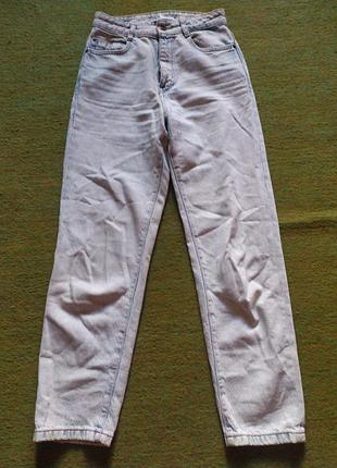 Джинси зара. 
состояние идеально 
пояс 30 см
бедра 40 см
высота замка 16 см
внутр шов  67
длина 94