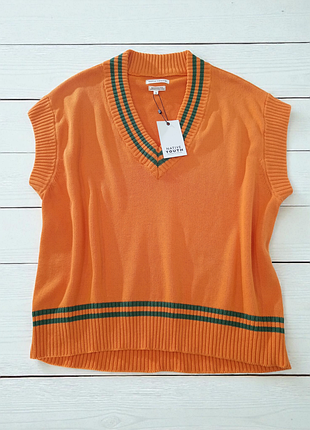 Вязанный жилет для пышных форм.