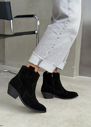 Ботинки козаки женские черные замша / замшевые ботинки козаки черного цвета на каблуках / черные ботинки казаки демисезон / зимние ботинки козырька