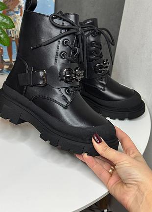 Зимові черевики на дівчинку