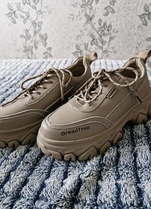 Женские кожаные кроссовки размер 39 (25см)