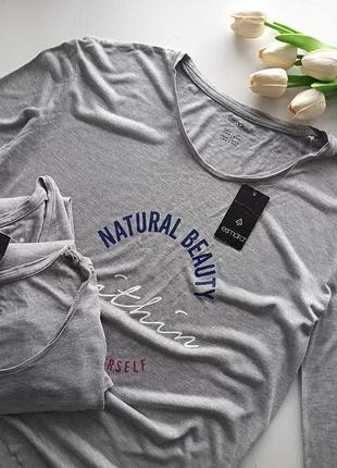 Фирменный лонгслив