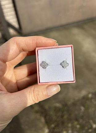 Неймовірно гарні сережки з фіанітами  мед сплав