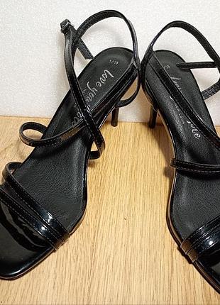 Продам женские босоножки new look р.38 черный лак