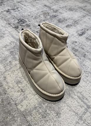 Уги з натуральної шкіри та натурального наповнення