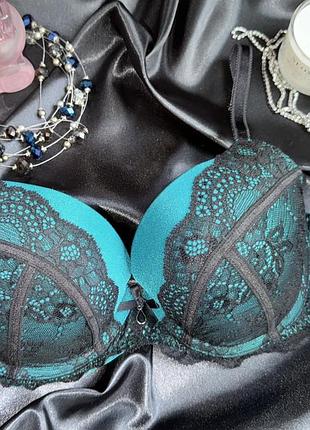 Гарненький атласний бюстгальтер george