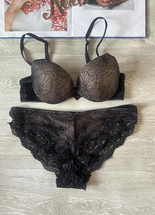 Чорний бюстгальтер із пушап і труси