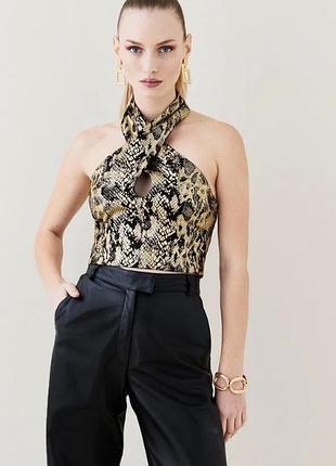 Топ з жакардовим принтом та вирізом- халтером, 12