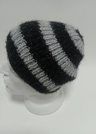 Вязанная шапка.
серо -черная полоска.
ручная работа