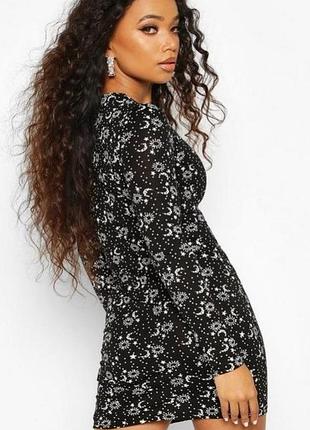 Boohoo. англия в наличии платье с принтом. месяц и звезды.