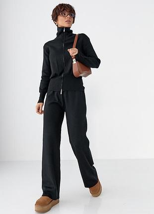 Трикотажний костюм із коротким кардиганом на блискавці та широкими штанами