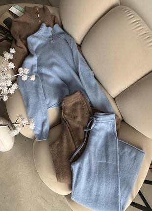 Костюм жіночий