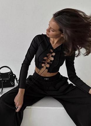 Жіночий топ на шнуровці