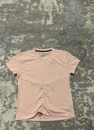 Жіноча спортивна футболка nike