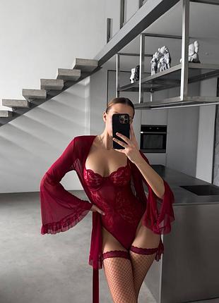 Комплект нижньої білизни жіночий червоний з халатом і поясом та панчохами