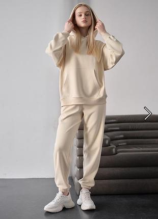 Жіночий костюм staff