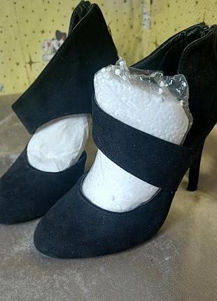 Туфли на шпильках