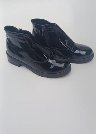 Черевики лак