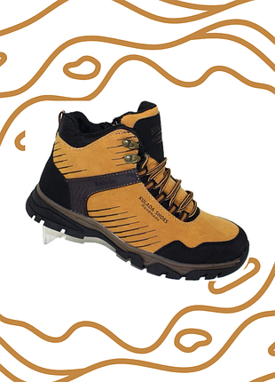 Руді зимові чоловічі черевики збоку з блискавкою