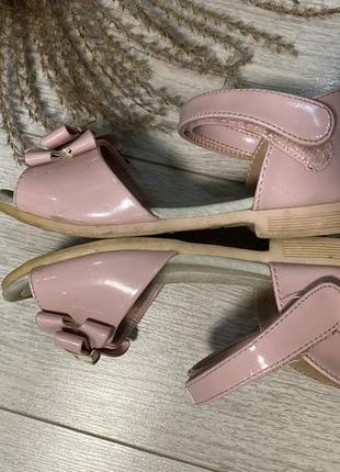 🌸дитячі світло-рожеві лакові босоніжки-сандалі для дівчинки 💞4 фото