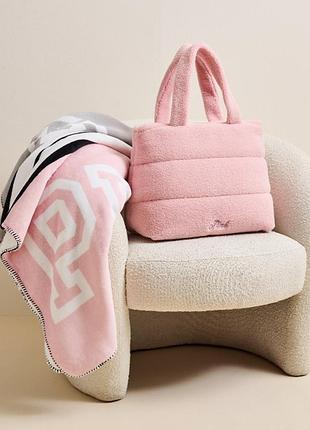 Плюшевая рожева сумка-тоут victoria's secret pink cozy-plush tote bag