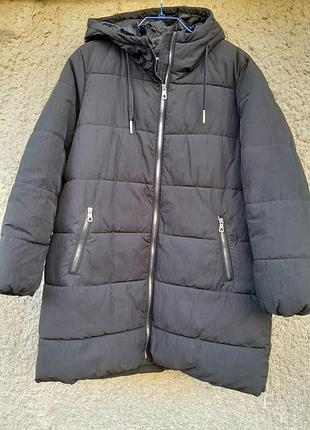 Женская удлиненная зимняя курточка.