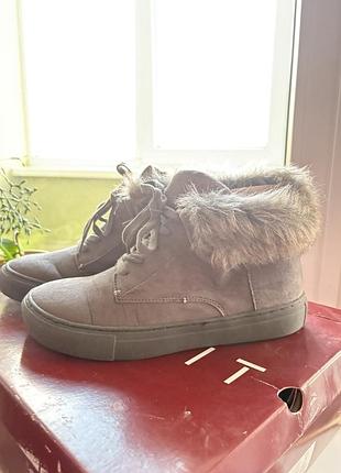 Жіночі полу черевики на штучному хутрі espirit