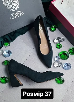 Vince camuto оригінал темно-зелені замшеві туфлі на підборах