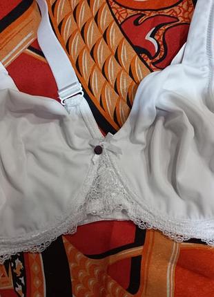 Боюсты белого цвета