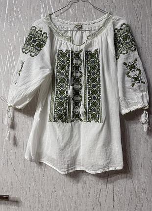 Красива вишита жіноча сорочка, вишиванка