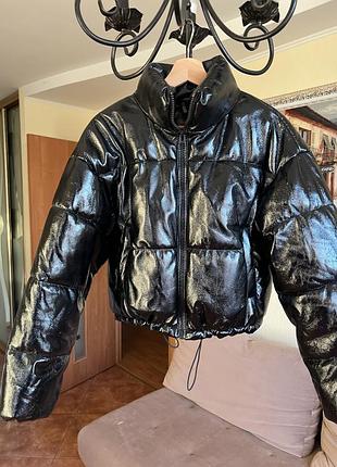 Жіноча лакова куртка