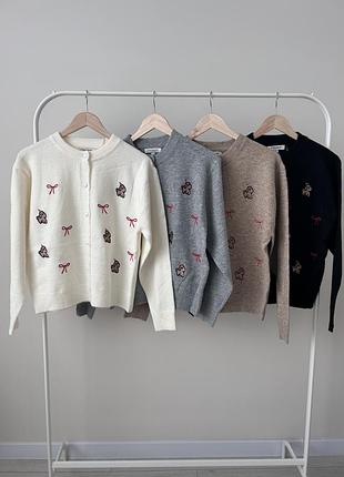 Крутезні светри святкові італія кардиган з нашивками гарні