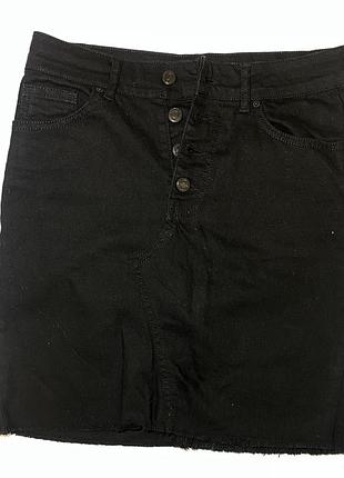 Чорна джинсова спідниця на ґудзиках, розмір м-l.