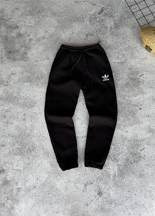 Стильні спортивні штани на флісі adidas