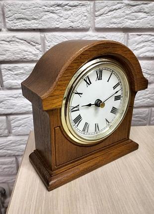 Красивые каминные часы из массива дуба