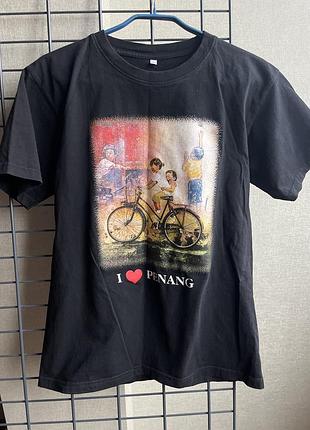 Футболка чорна